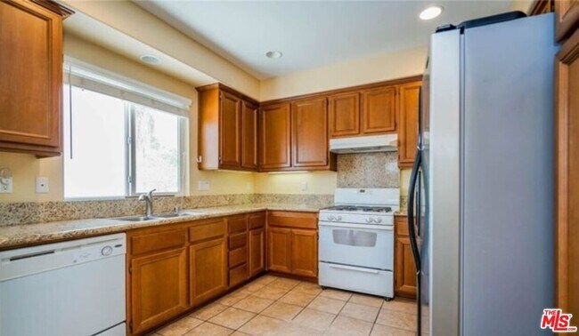 Building Photo - 1241 Ivy Terrace