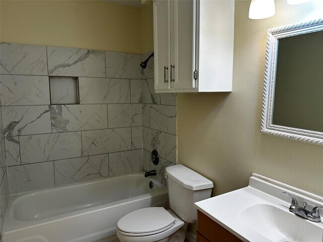 Building Photo - 13015 Tregarnon Dr