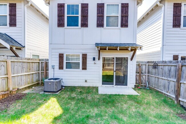 Building Photo - Convenient Nashville Rental Near Percy Pri...
