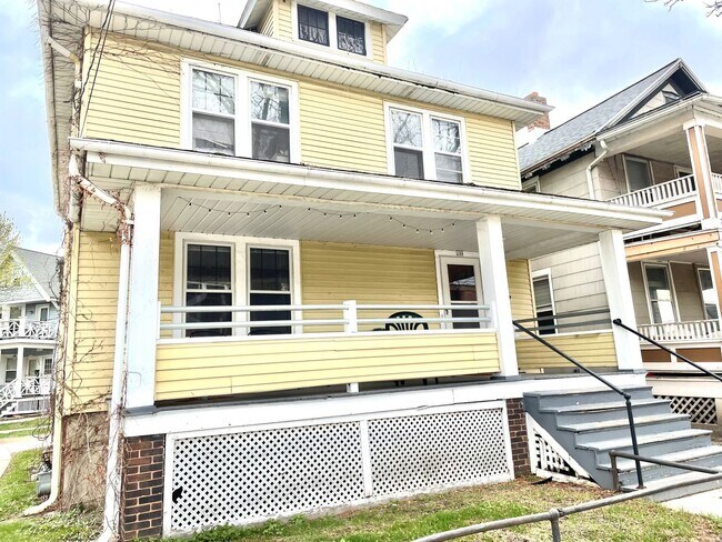 Primary Photo - 127-133 N Bedford St