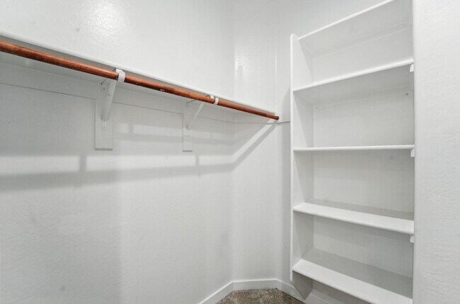 Building Photo - Like Brand New Luxurious Modern 3 Bedroom 2 Bath Townhome in Warner Meadow – Rare Rental Opportun...