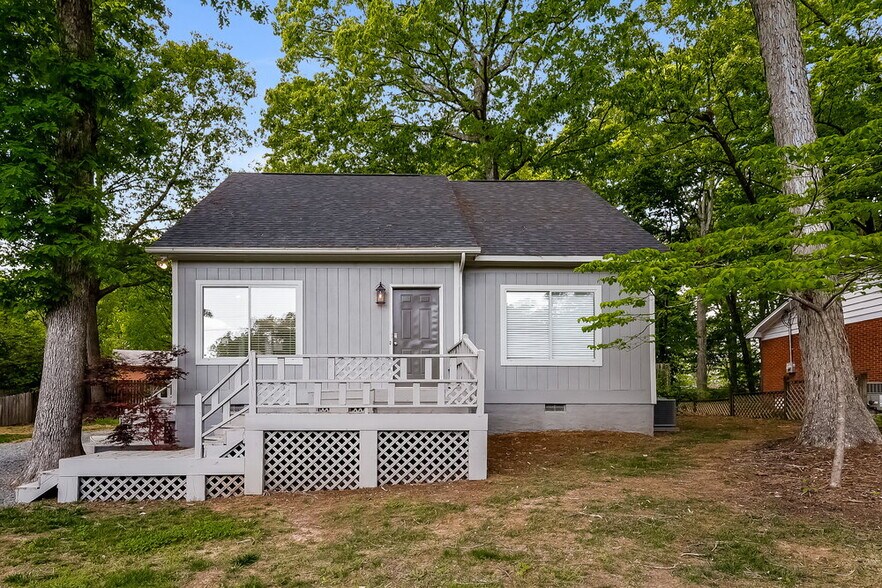 Primary Photo - 304 S Westover Dr