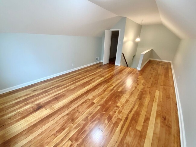 Building Photo - Beautiful Townhouse with Fenced Yard, Garage, and AC