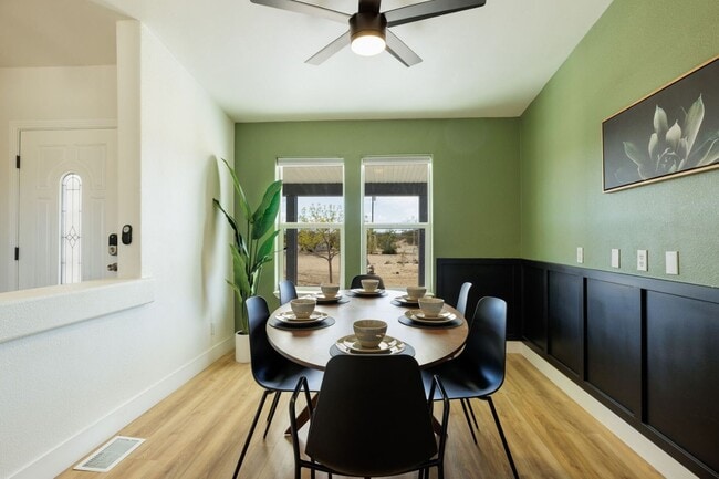 Building Photo - Beautiful 5 Bedroom 4 Bathroom with AMAZING VIEWS!!