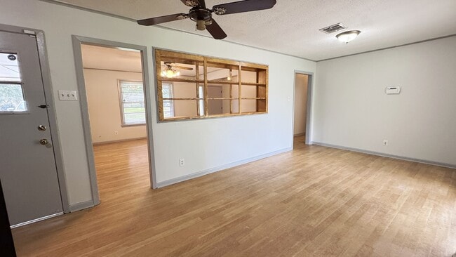 Building Photo - 207 Gulpha Dr