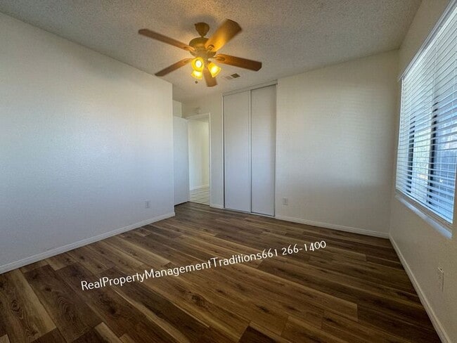 Building Photo - Charming 3 bed, 2 bath