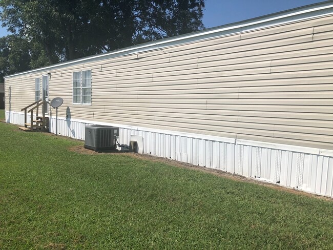 Building Photo - 2 BR, 2 BA Singlewide in Great Location in Pikeville!