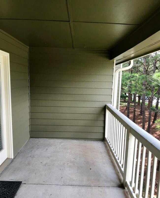 Balcony - 611 McGill Park Ave NE