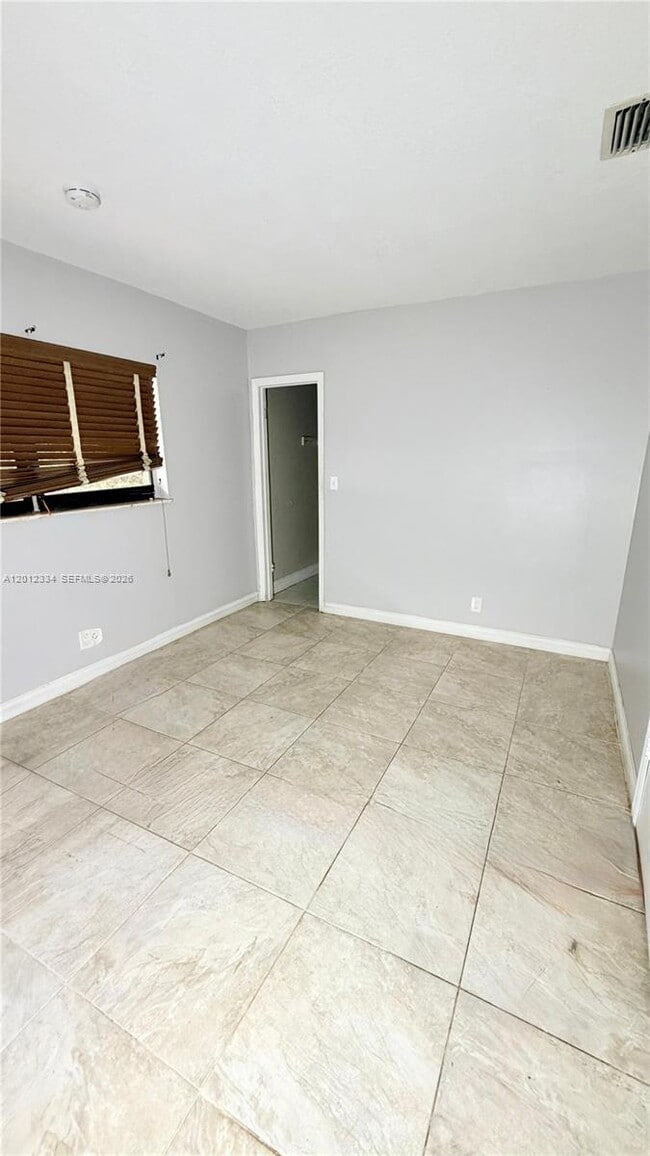 Building Photo - 581 Kathy Ln