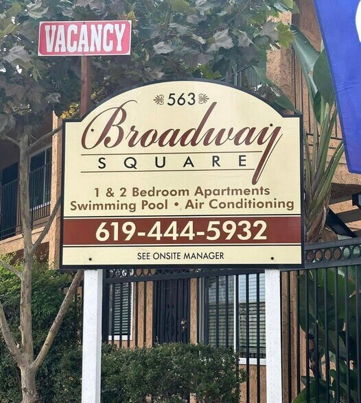 Building Photo - 563 Broadway