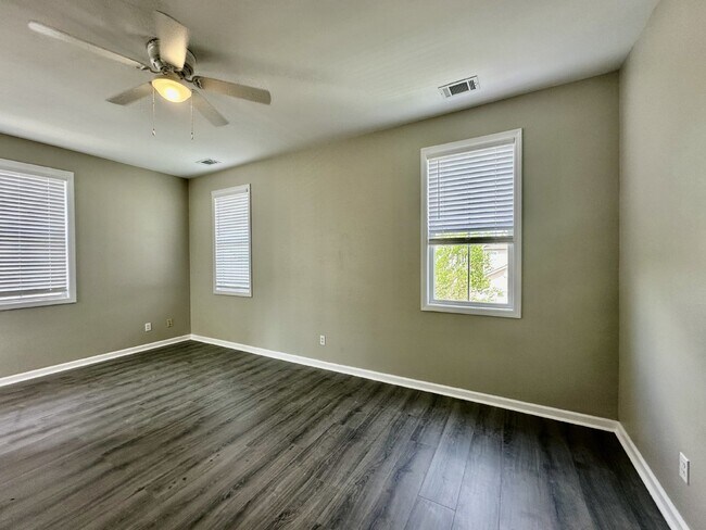 Building Photo - Newly Updated Three Bedroom Home in Westbury Park!