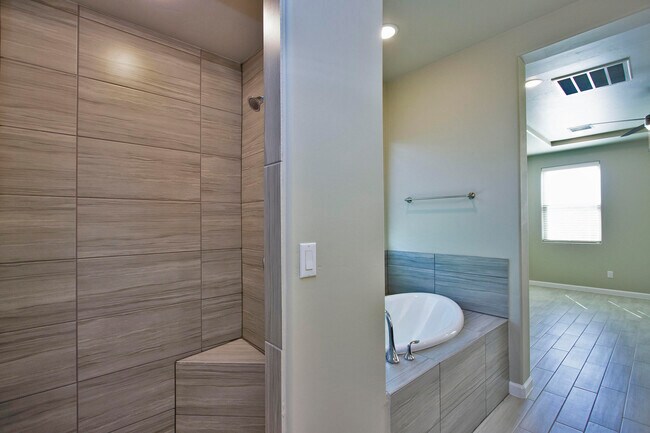 Building Photo - 729 C. Escondida