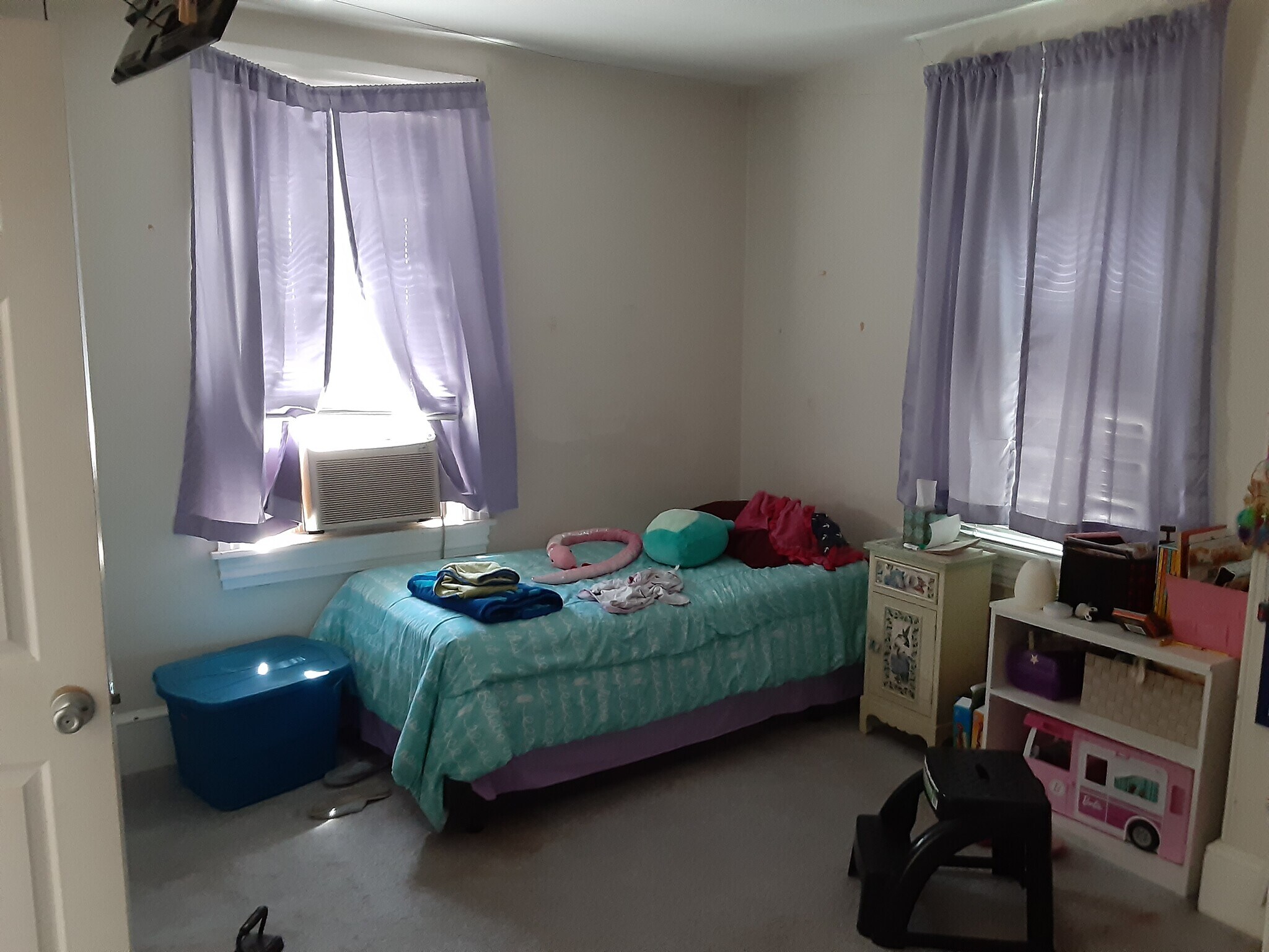 bedroom 1 - 210 W Montgomery Ave