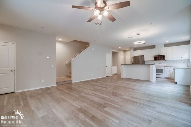 Building Photo - Stunning 3Bdm 2.5Ba Townhome in the Montec...
