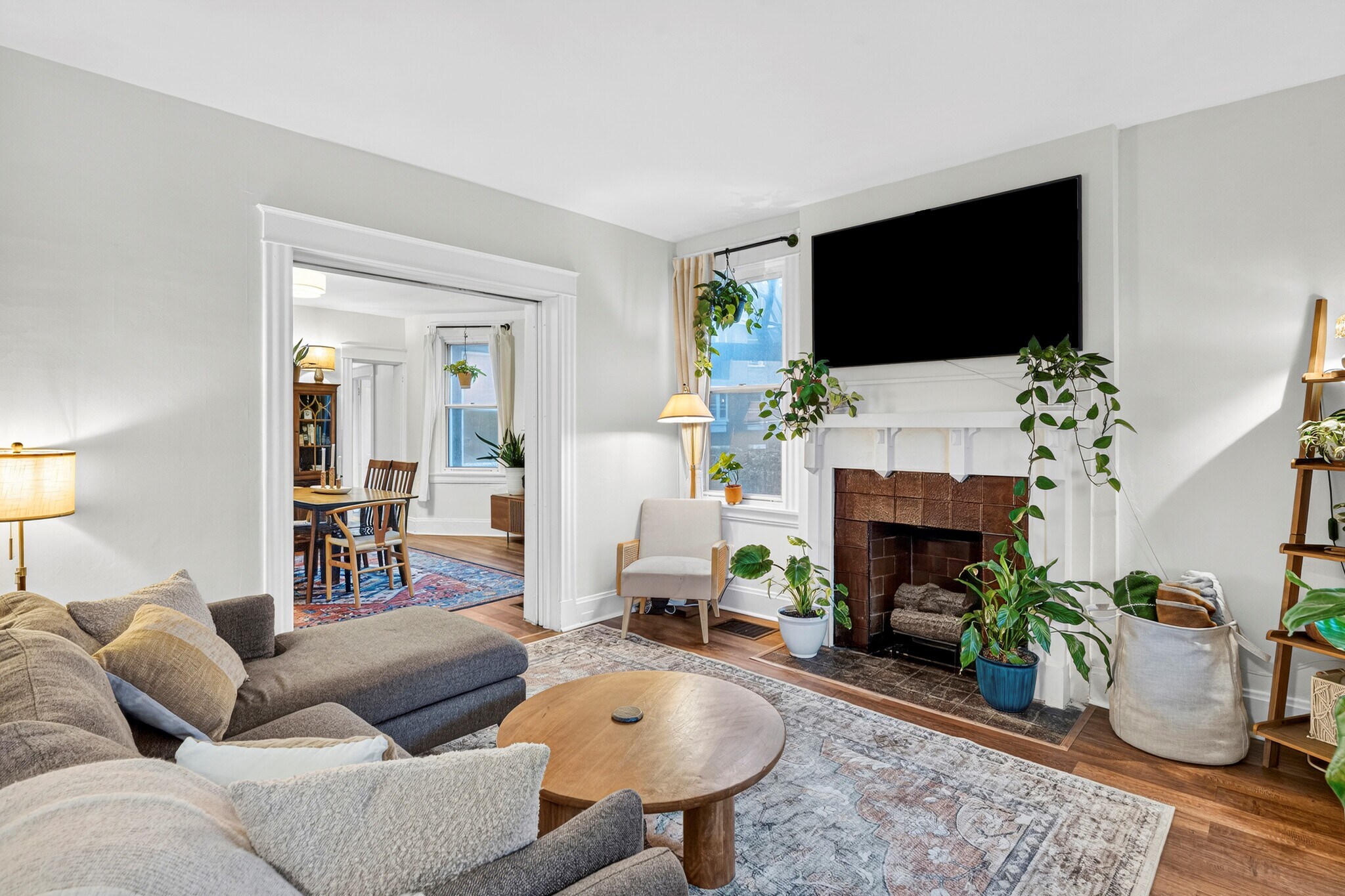 Building Photo - 1628 De Sales Ln