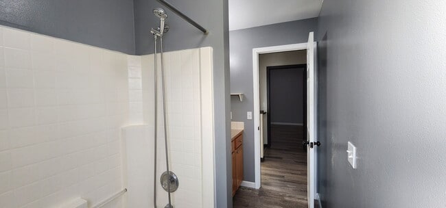 Building Photo - Beautiful 3 Bed, 2 Bath Home w/ Office in ...