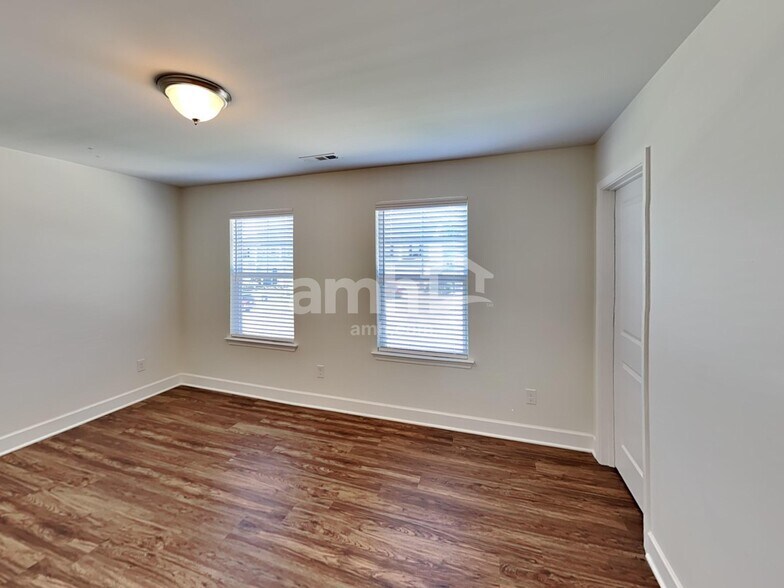 Building Photo - 404 Bluewater Dr