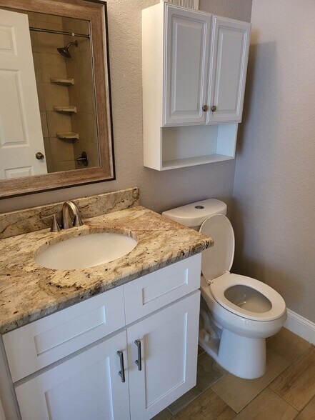 Master Bathroom - 13003 Plantation Park Cir