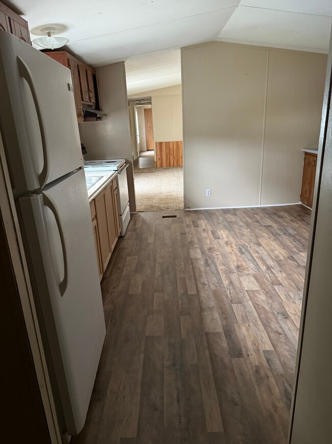 Building Photo - 1204 Sleepy Hollow Dr