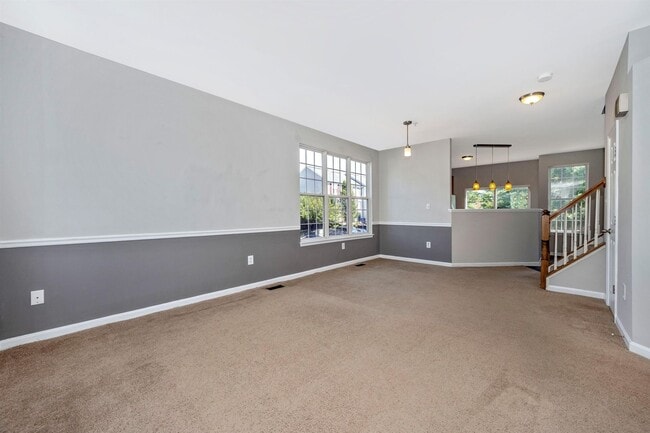 Building Photo - Fantastic End Unit Townhouse For Lease