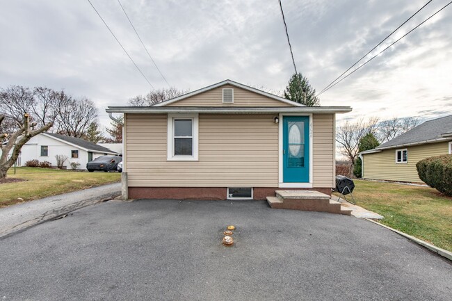 Building Photo - Adorable 3-Bedroom Ranch