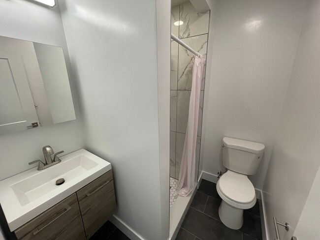 Building Photo - Incredible 3 bedroom apartment - Beacon Hill