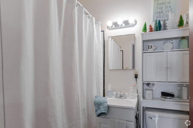 1BR, 1BA - WestGlen