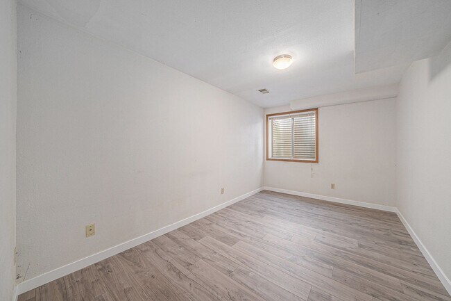 Building Photo - 2913 Ninebark Dr