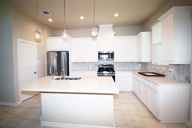 Building Photo - 9442 Starlight Oak Dr