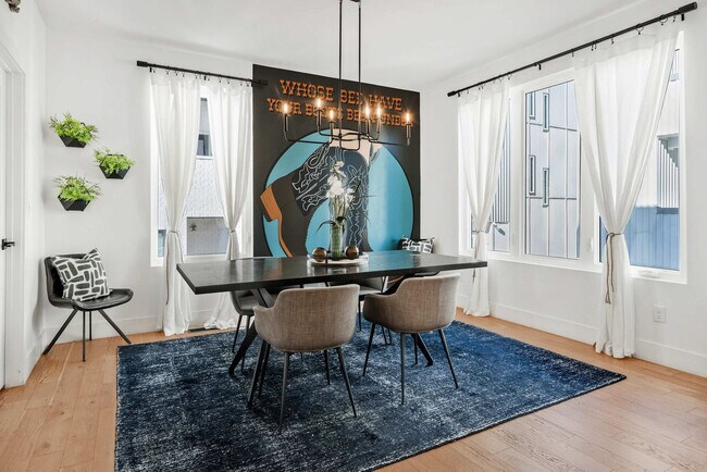 Building Photo - 1007 12th Ave N