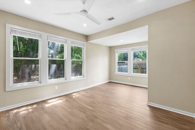 Building Photo - 333 W Hutchison St