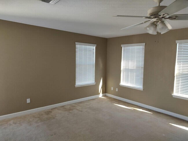 Building Photo - 3324 Calumet Dr