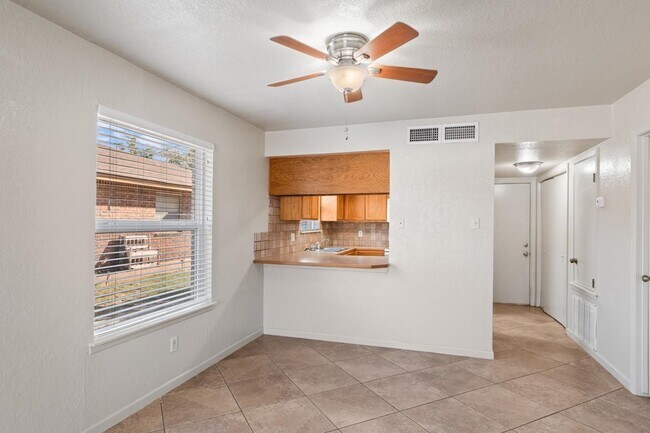 Building Photo - 115 Rhonda Dr