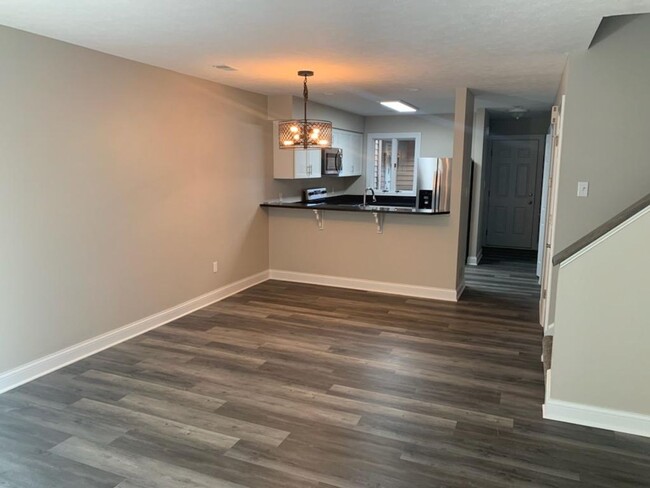 Building Photo - 2 Bedroom 2 1/2 Bath Condo