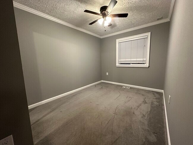 Building Photo - 502 Greenhill Ct