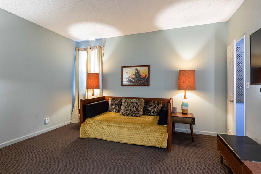 2nd bedroom - 11322 Camarillo St