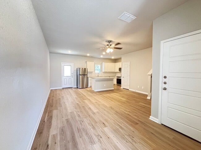 Building Photo - Brand New 3 Bd 2.5 Full Bath Townhouse Near UTSA & LaCantera
