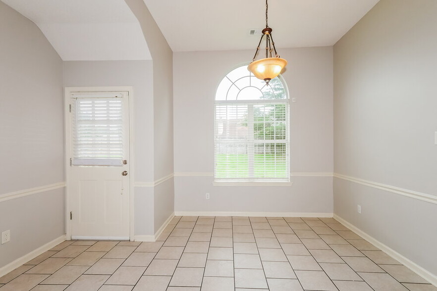 Building Photo - 6658 Raner Cove