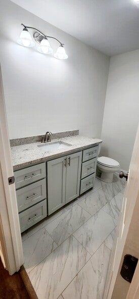 Bath 1 - 14820 Blackwater Rd