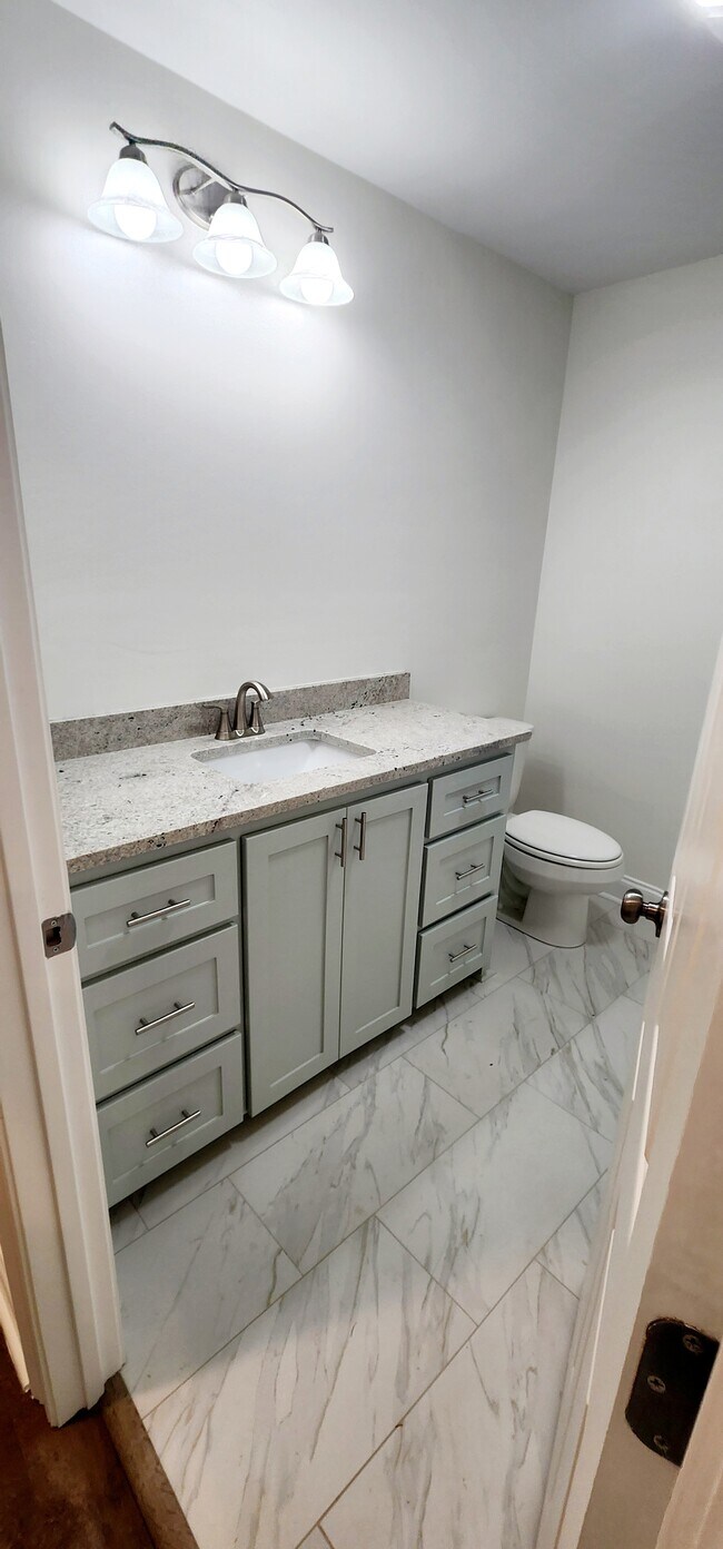 Bath 1 - 14820 Blackwater Rd