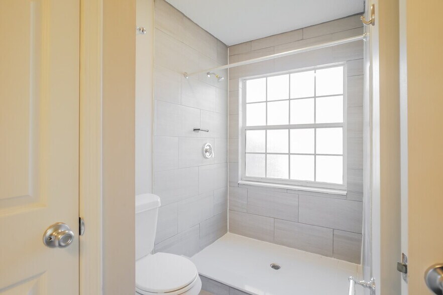 Building Photo - 7725 Fawn Lake Dr S