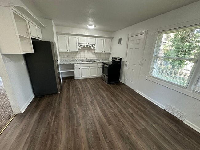 Building Photo - 4 bedroom 1 bath