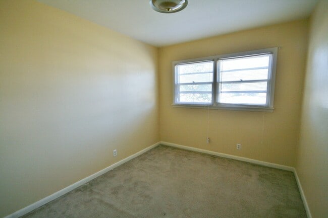 Building Photo - 3 Bed, 2 Bath, Highland School District