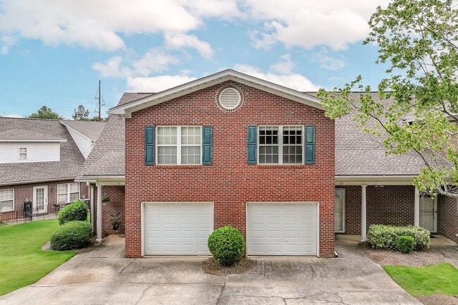 Building Photo - 2428 E University Dr