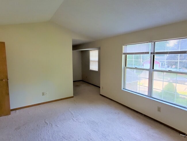 Master bedroom - 6423 Plankton Dr