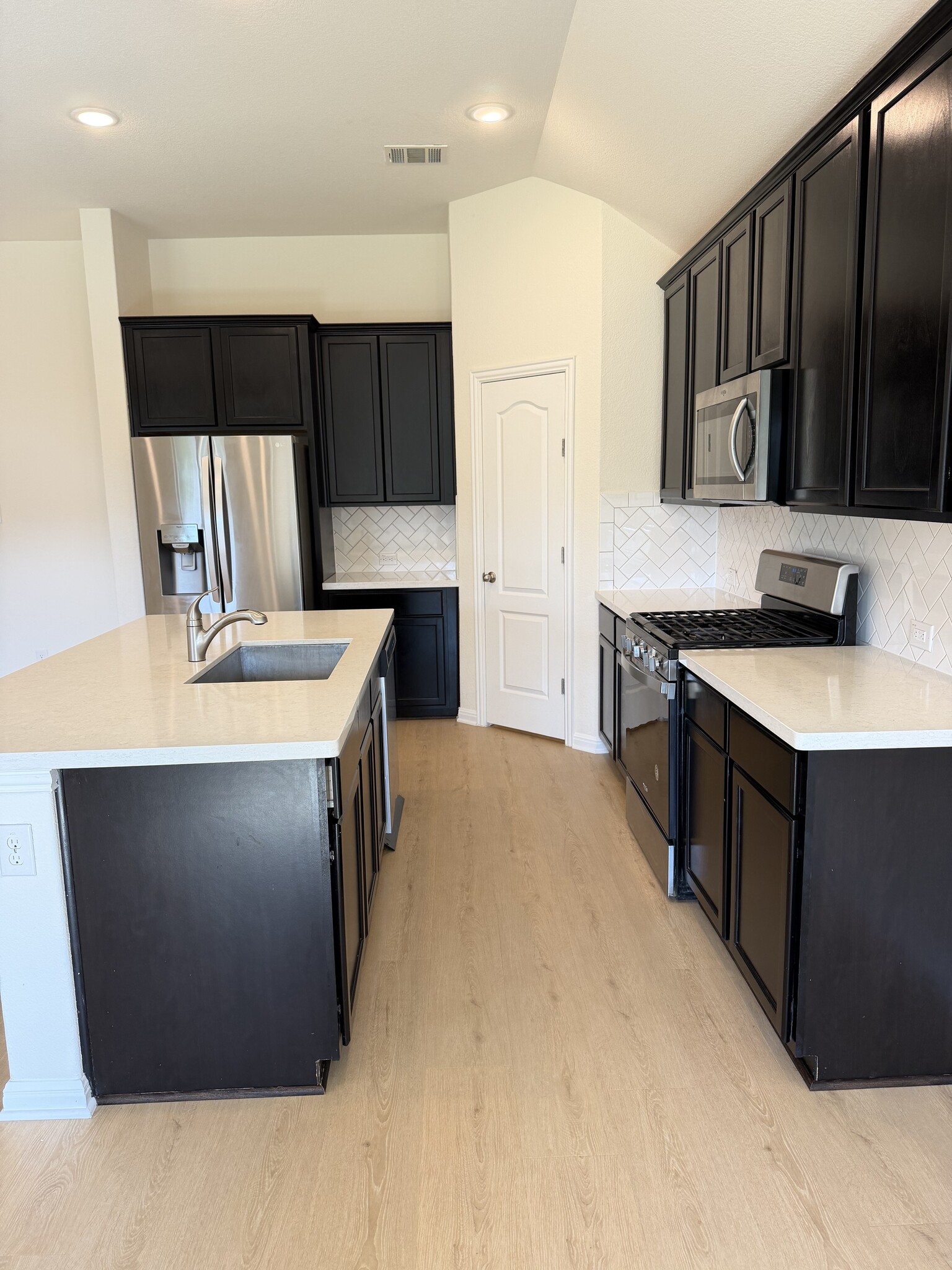 Building Photo - 1541 Harrongton Way