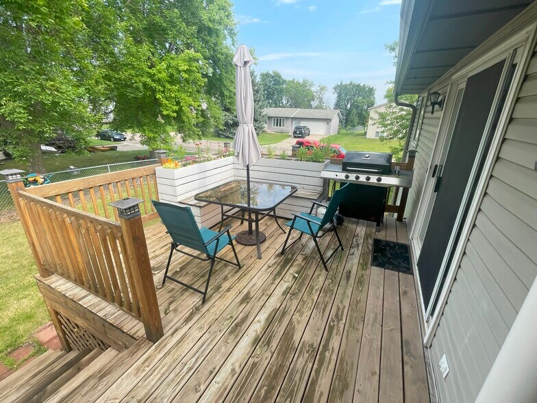 Building Photo - 2923 Heatherwood Cir S
