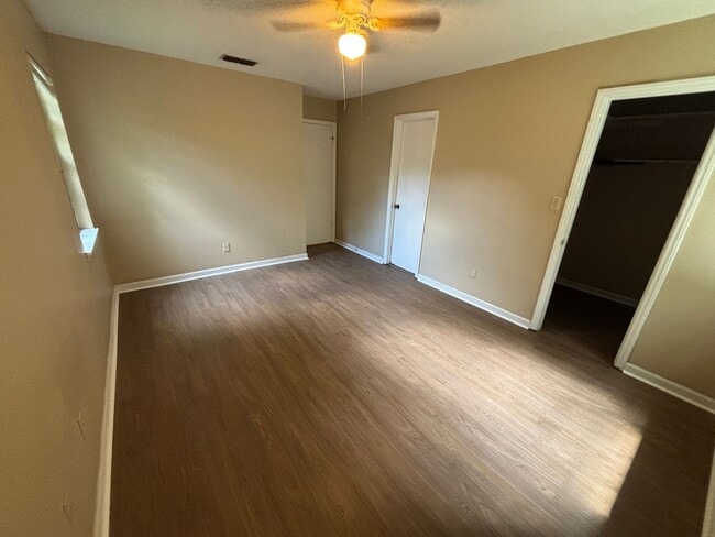 Building Photo - 4x2 large home for rent!