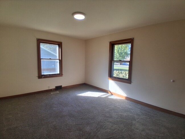 Building Photo - 108 N Webster St