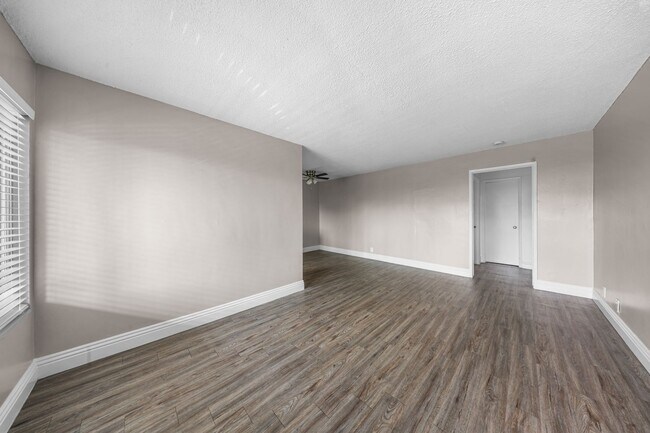 Interior Photo - 405 W 10th St